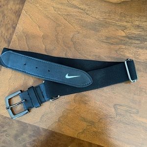 Like new Nike belt. Elasticized with buckle. One size.